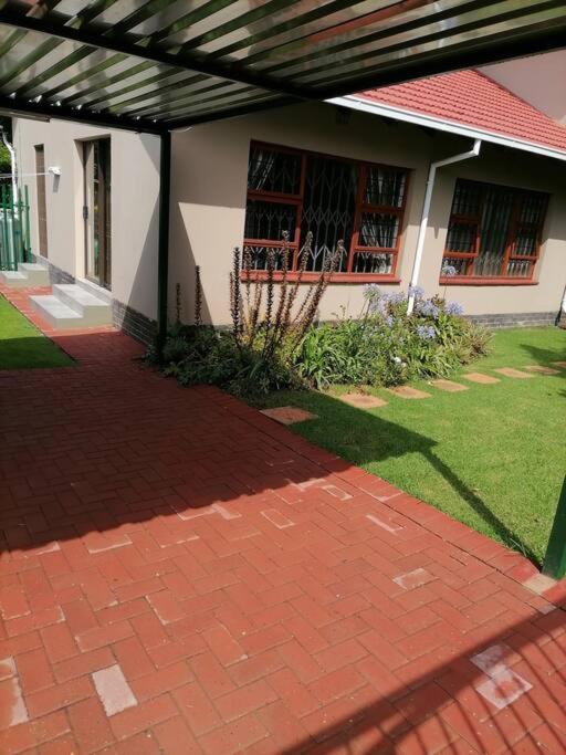 Appartement Garden And Park Leisure On Tugela à Benoni Extérieur photo